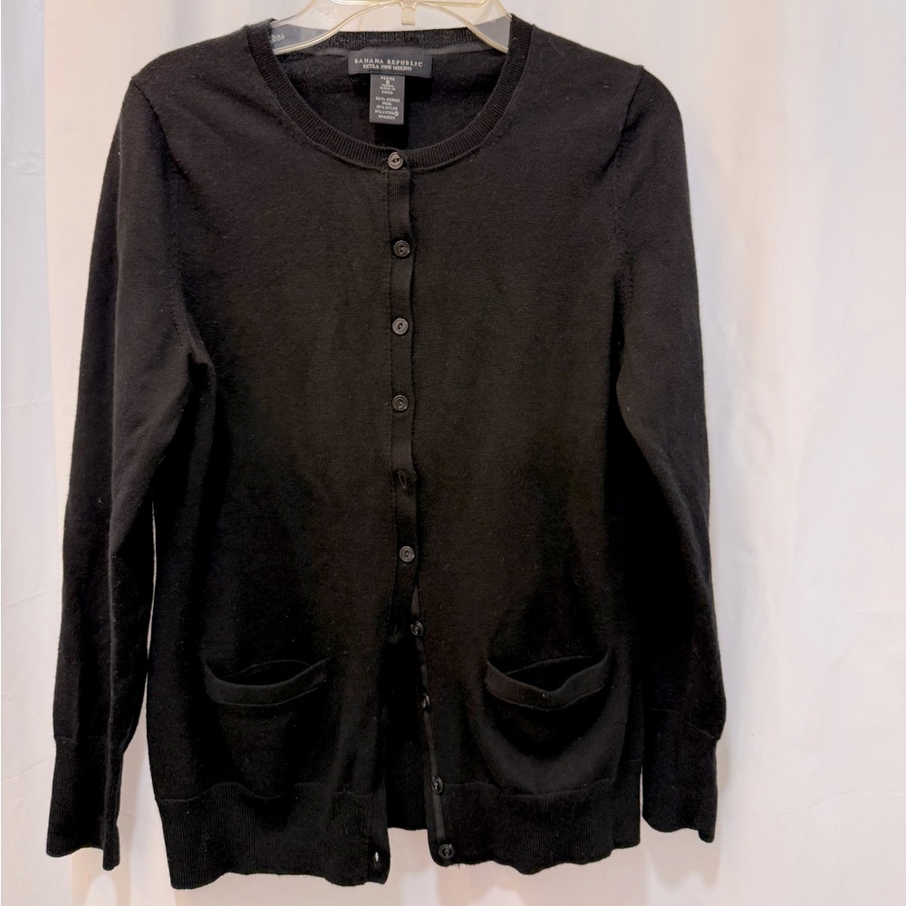 Banana Republic Extra Fine Merino Wool Black Button Sweater 2 pockets Sz Pet Sm
